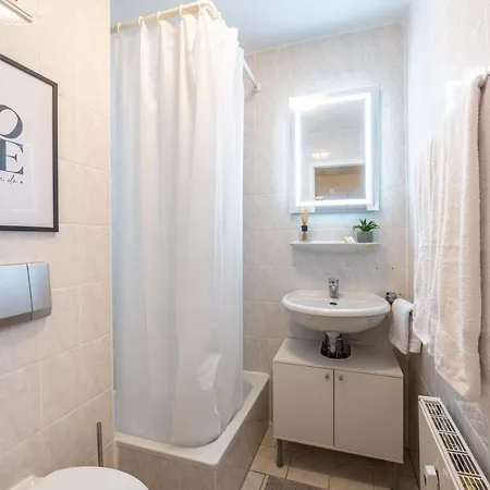 Eg Wohnung, Zentral, Top Anbindung, Mit Grosser Terrasse Drezno Zewnętrze zdjęcie